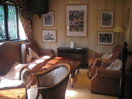 Wild Boar Hotel ビーストン エクステリア 写真